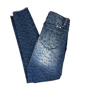 2/$30 Kancan women jeans size 25 animal print skinny raw hem